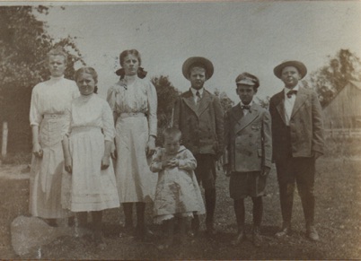 Napoleon and Wilmoth children: Irene, Frenchy, Lucy, Charles, Lee, Roy and Dewey. Paris, Illinois, 1909.
